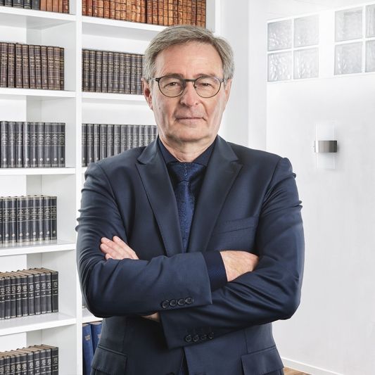 Dr. Axel Merz